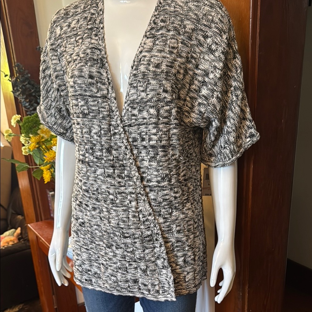 NWT northern reflections size small Black and White Knit Cardigan